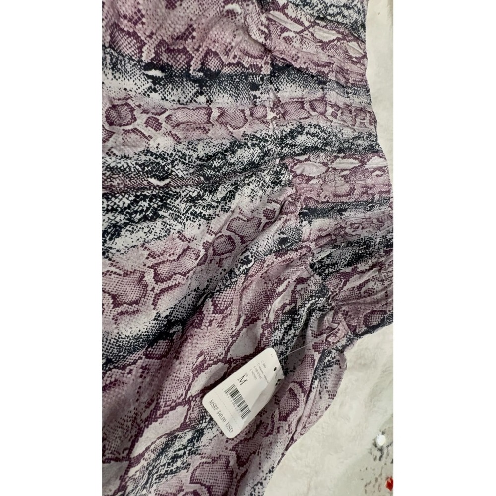 NEW women's size MEDIUM Free People Movement athletic running shorts. - Picture 2 of 5